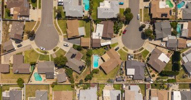 Sellers delisting homes at fastest pace since 2020